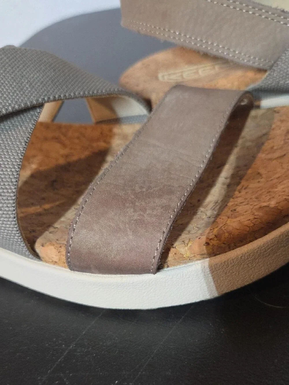 Comfort Stretch Cross-Strap Women's Sandals in Taupe